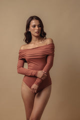 Body cocoa off shoulders